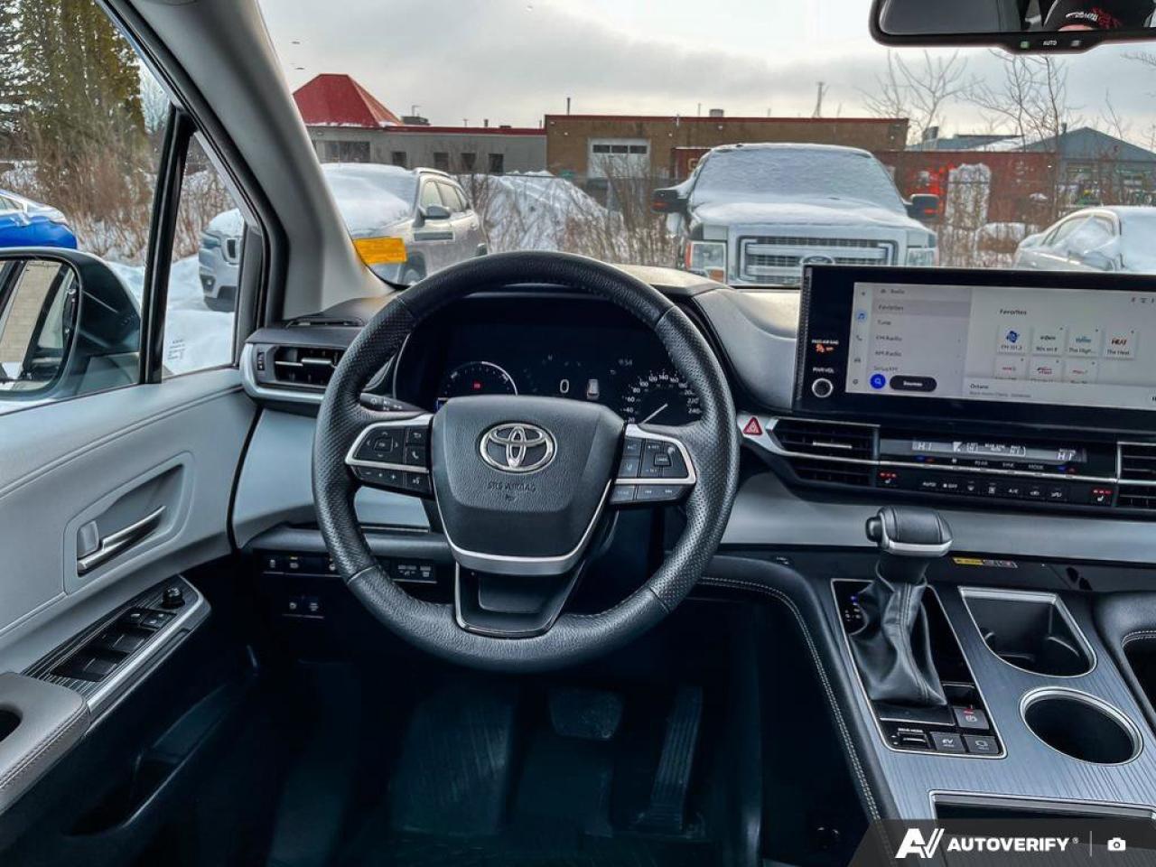 2025 Toyota Sienna XLE Photo