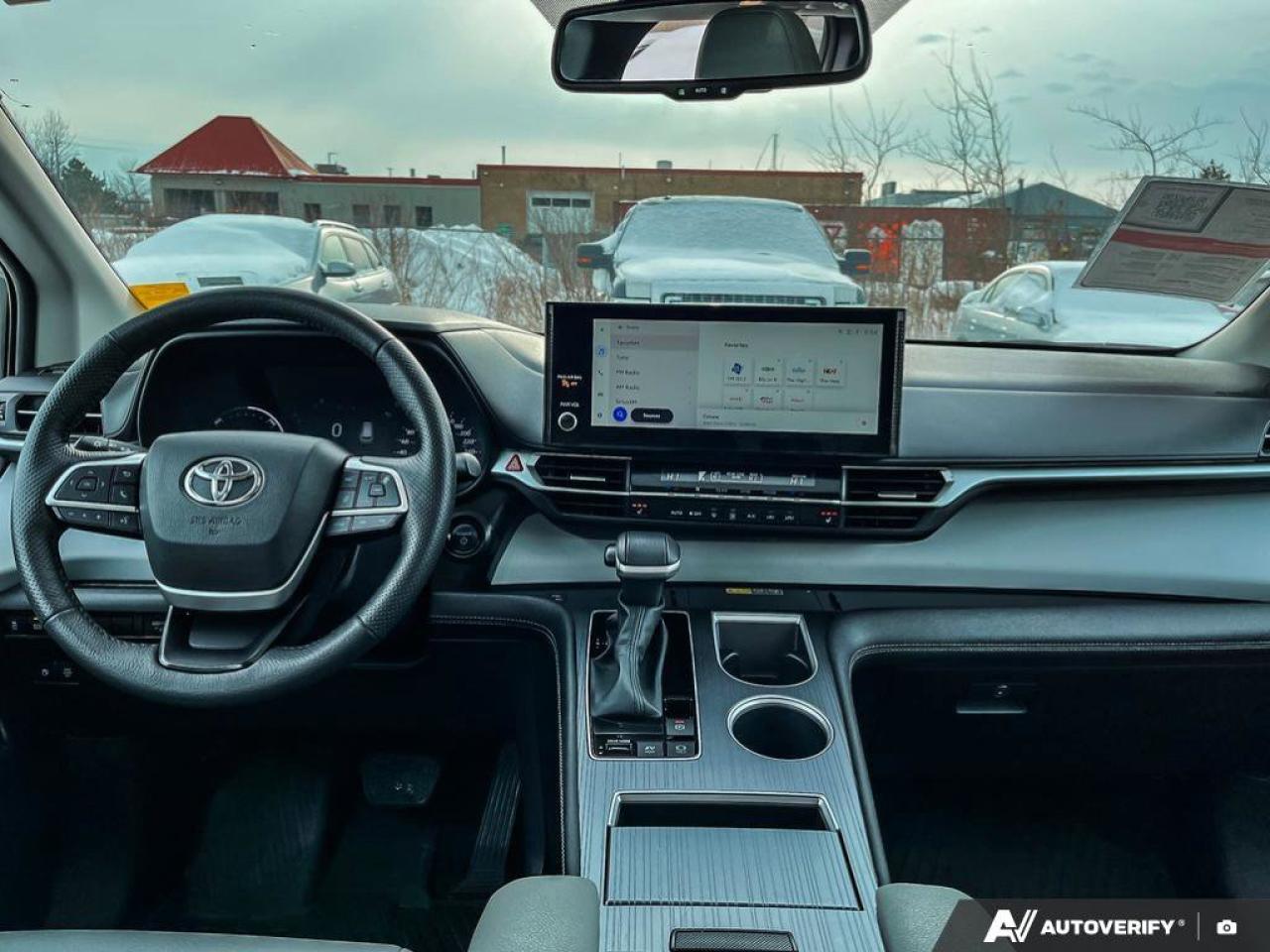 2025 Toyota Sienna XLE Photo