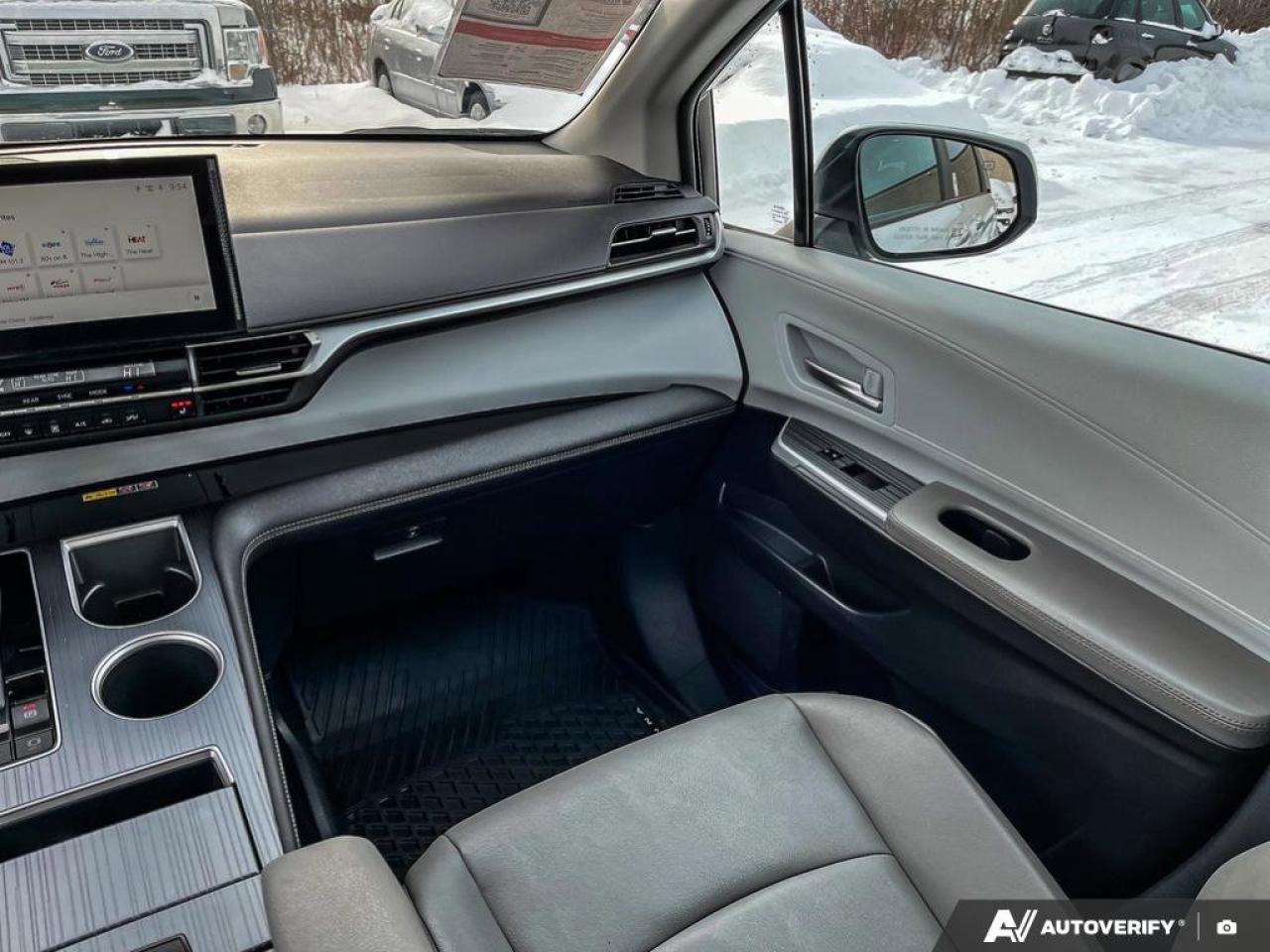 2025 Toyota Sienna XLE Photo