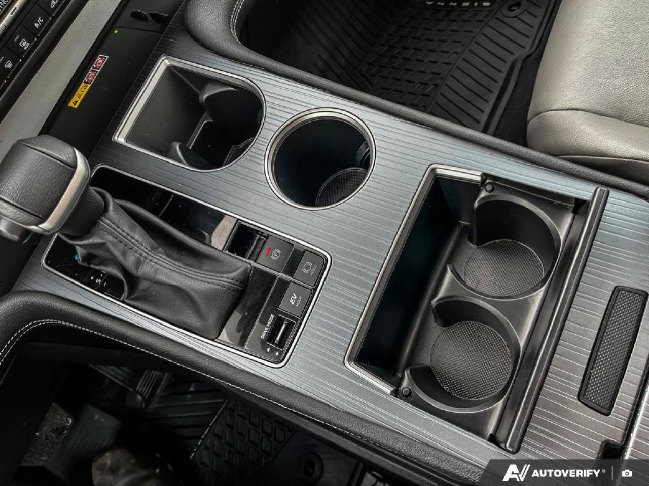 2025 Toyota Sienna XLE Photo