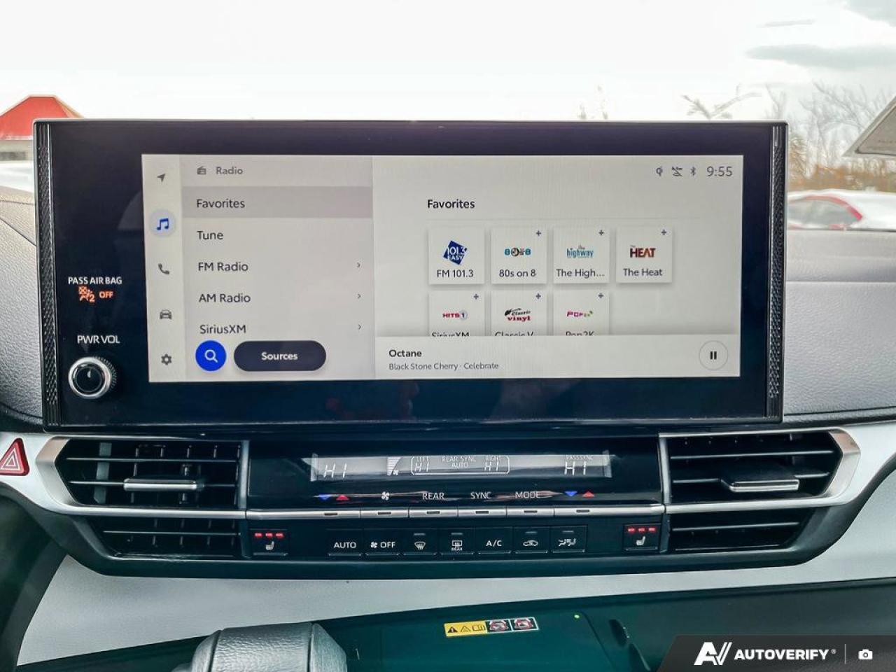 2025 Toyota Sienna XLE Photo