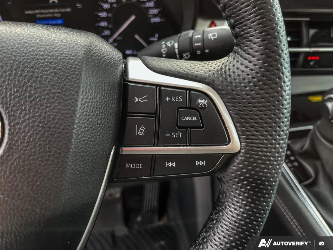 2025 Toyota Sienna XLE Photo