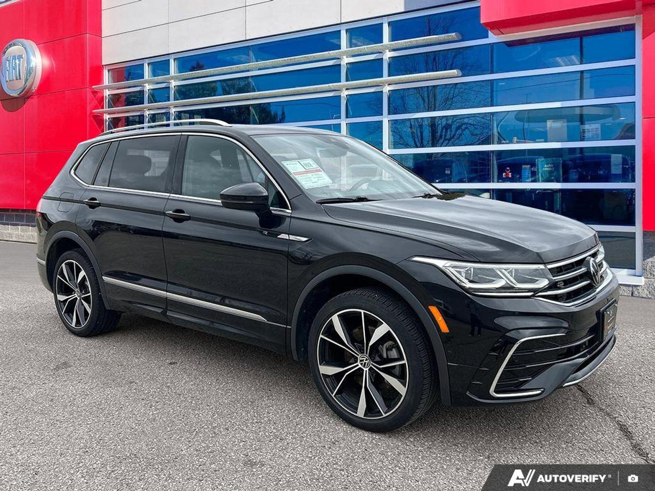 2024 Volkswagen Tiguan Highline R-Line | Navigation | Leather | Sunroof | Apple CarPlay | Android Auto | Photo