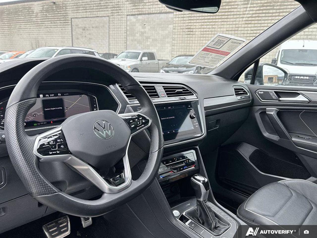 2024 Volkswagen Tiguan Highline R-Line | Navigation | Leather | Sunroof | Apple CarPlay | Android Auto | Photo