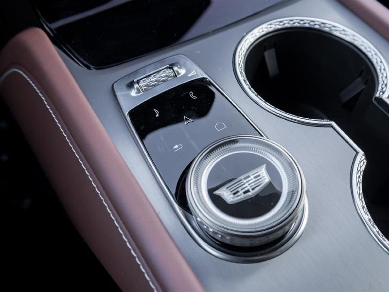 2026 Cadillac VISTIQ Platinum Photo