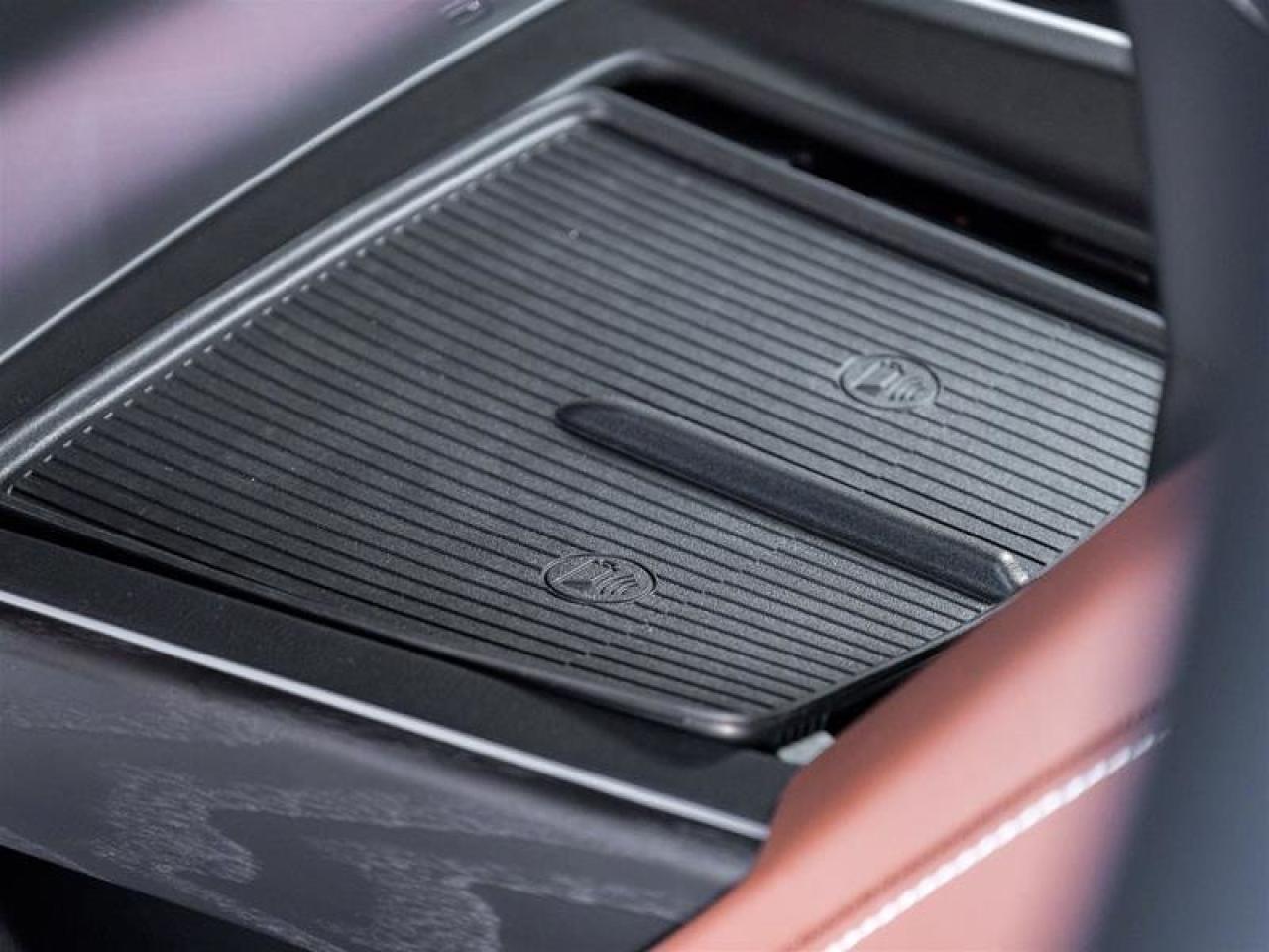 2026 Cadillac VISTIQ Platinum Photo