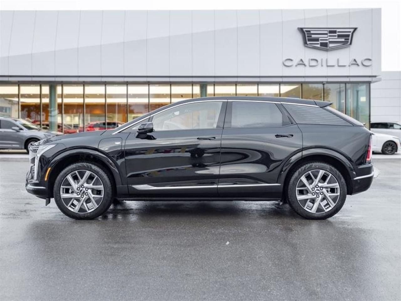 2026 Cadillac OPTIQ Luxury Photo2