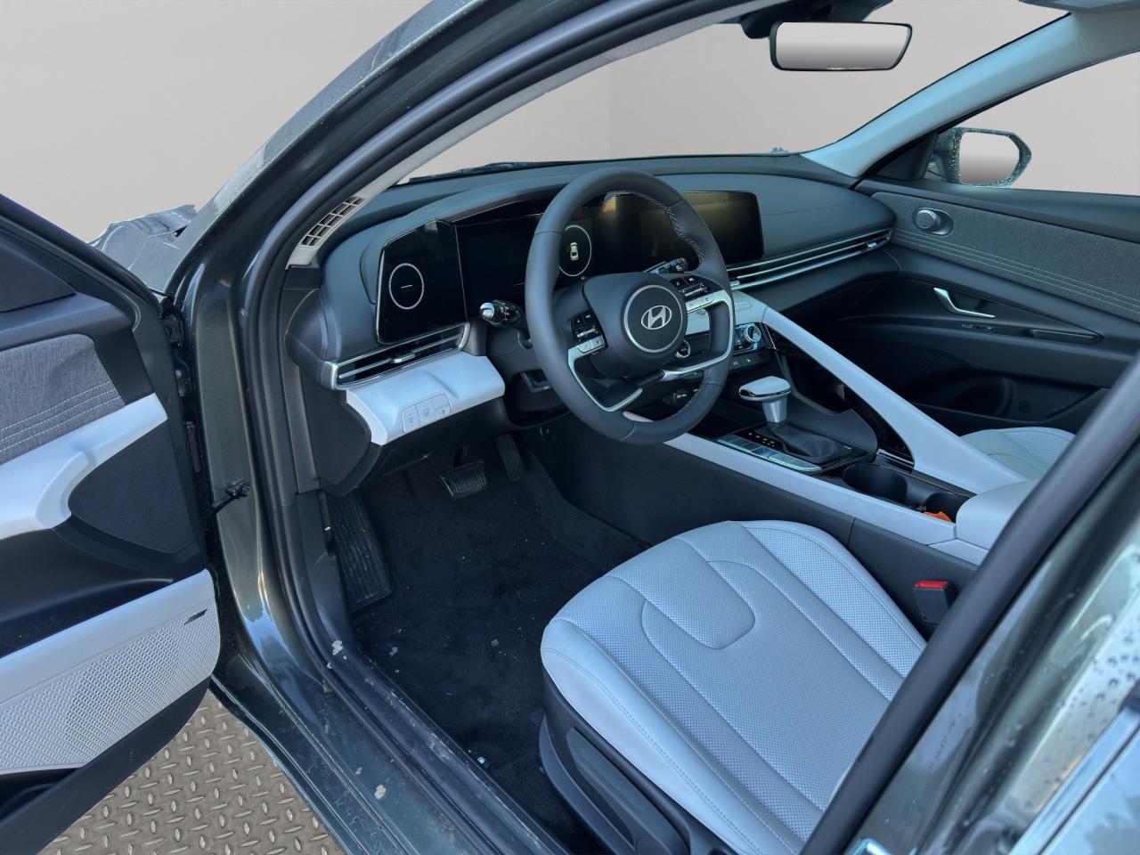 2026 Hyundai Elantra Hybrid Luxury Photo