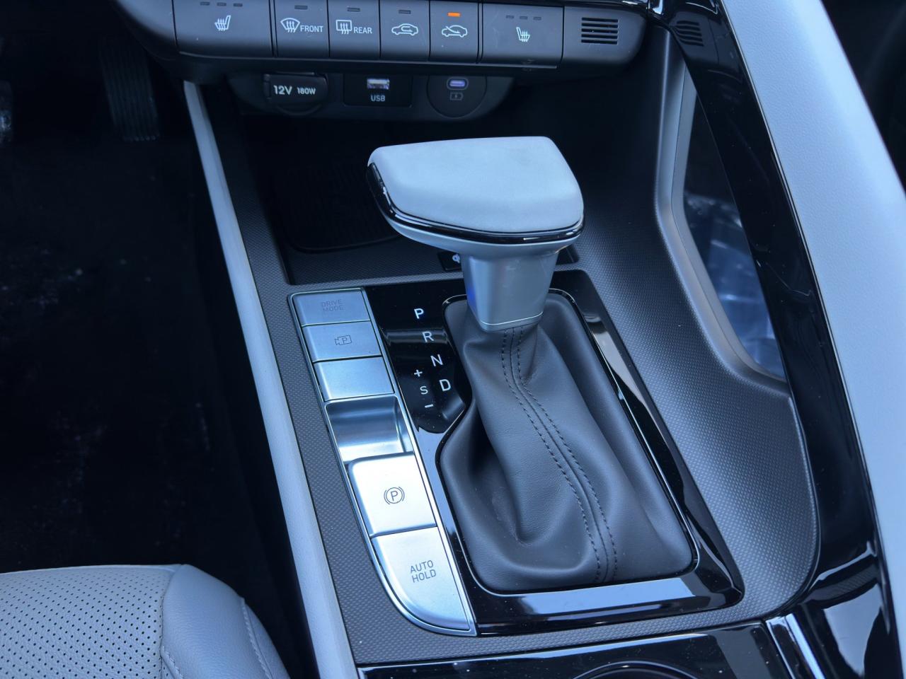 2026 Hyundai Elantra Hybrid Luxury Photo