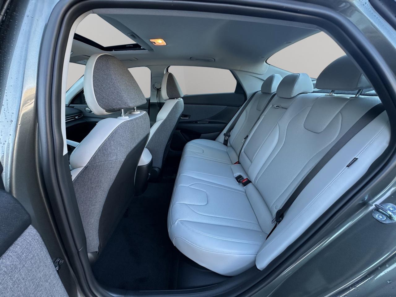 2026 Hyundai Elantra Hybrid Luxury Photo