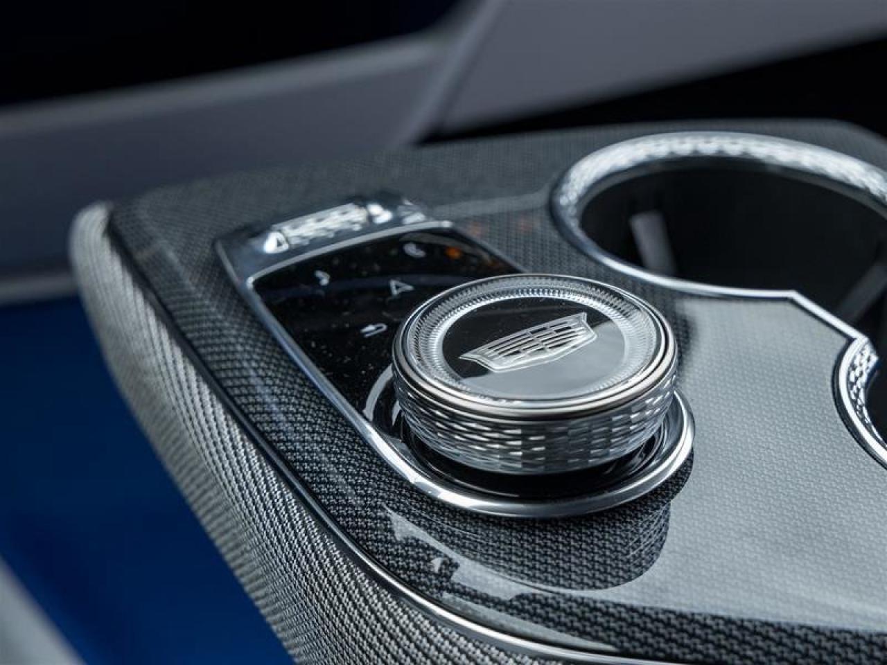 2026 Cadillac OPTIQ Luxury Photo