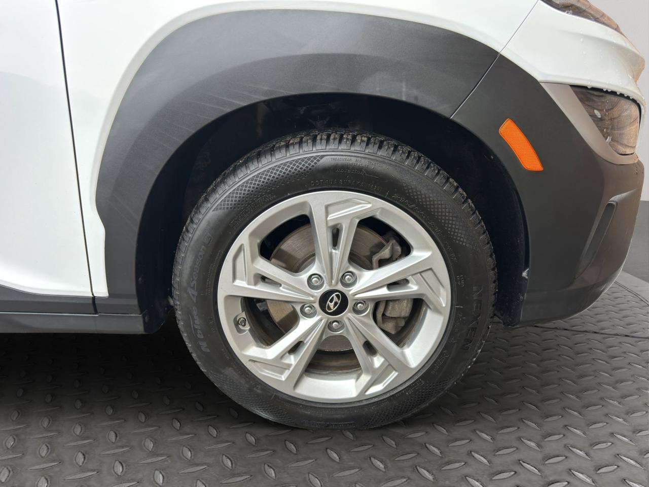 2023 Hyundai KONA Preferred | Reverse Cam | Heated Seats Photo