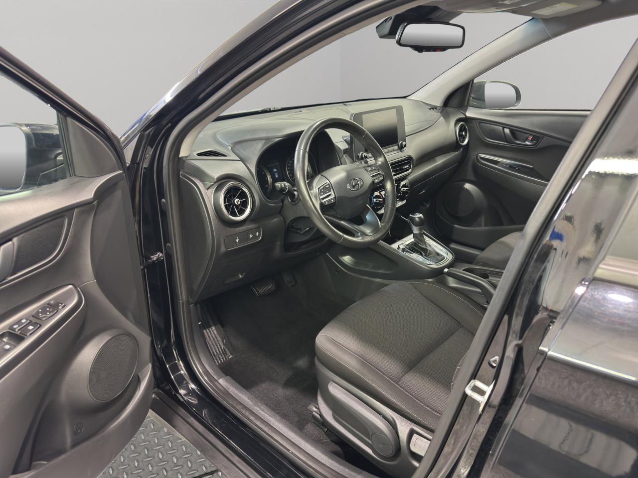 2023 Hyundai KONA Preferred | Reverse Cam | Heated Seats Photo