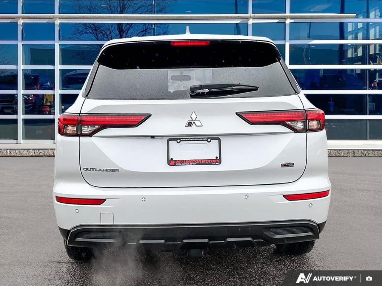2022 Mitsubishi Outlander ES Photo3