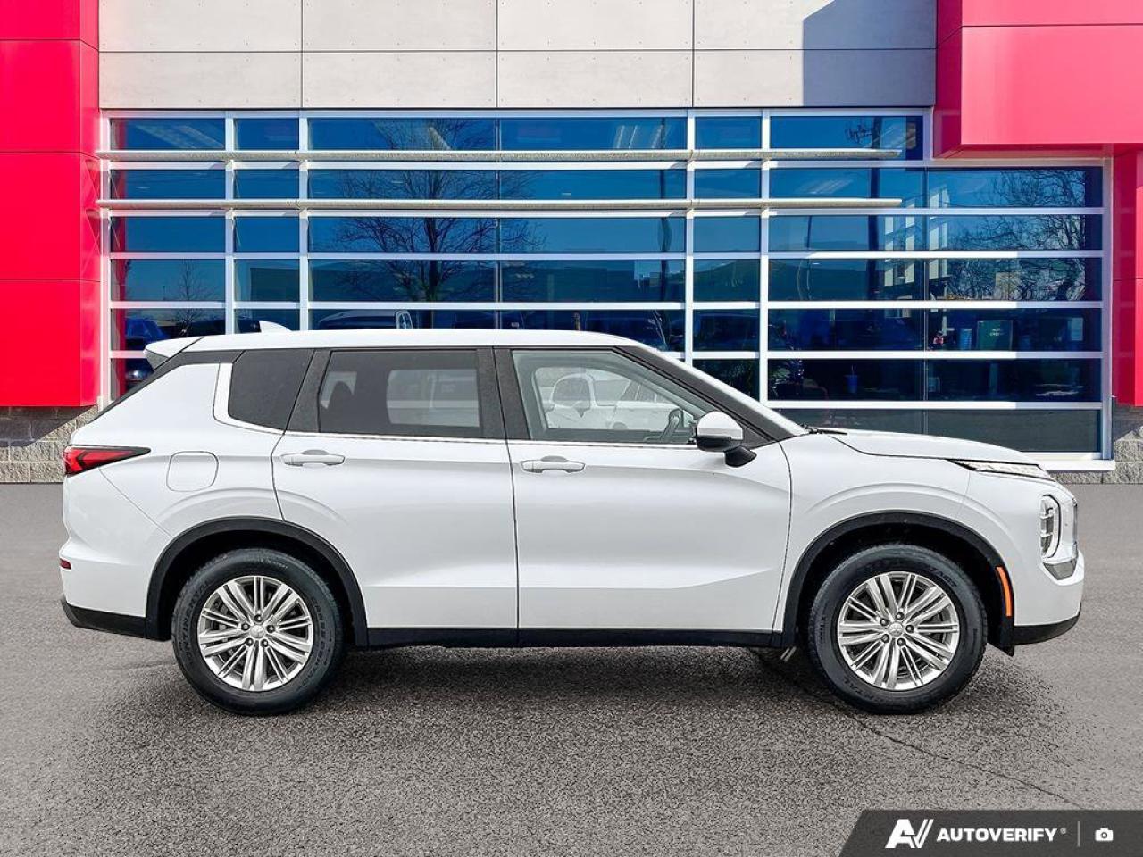 2022 Mitsubishi Outlander ES Photo