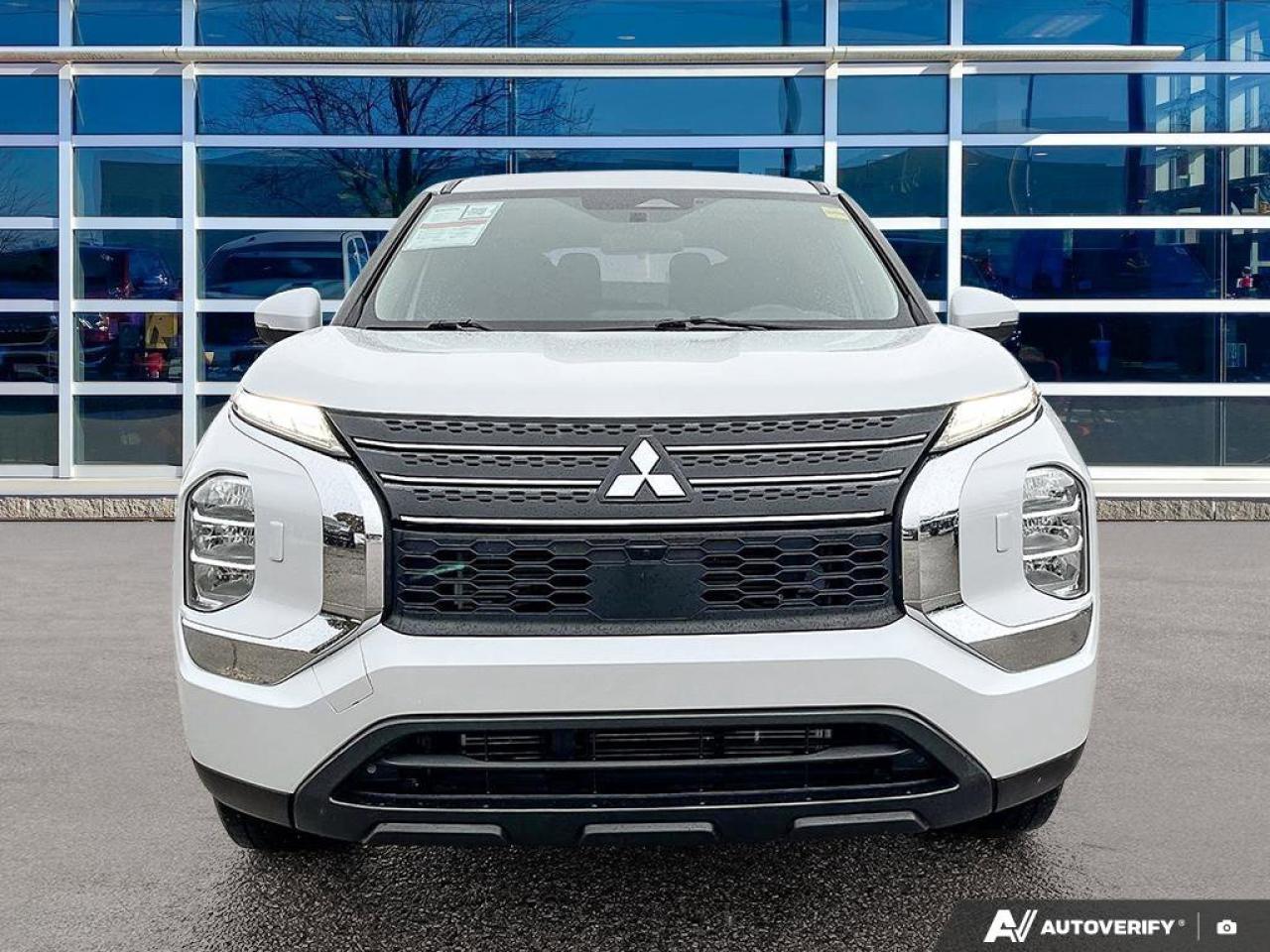 2022 Mitsubishi Outlander ES Photo