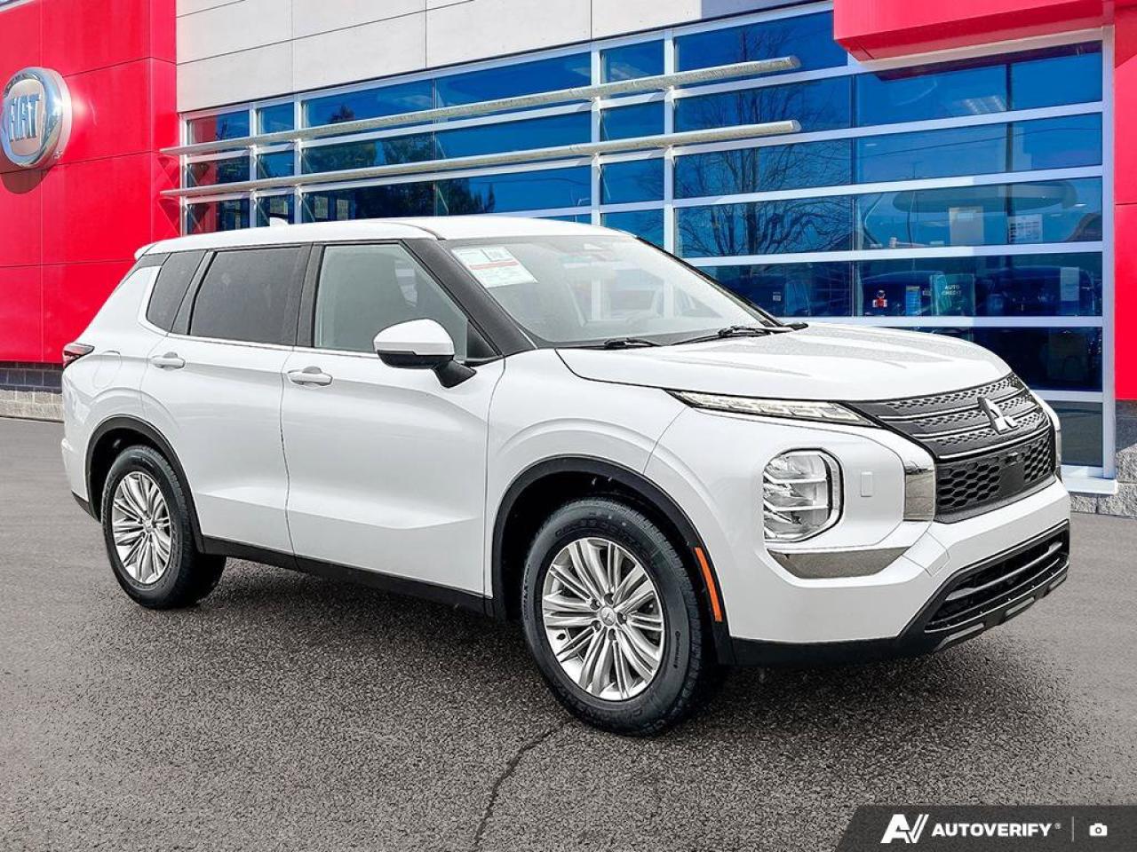 2022 Mitsubishi Outlander ES Photo