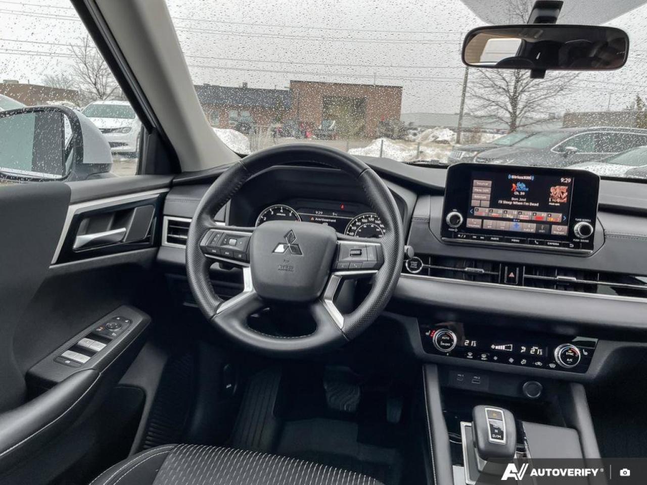 2022 Mitsubishi Outlander ES Photo