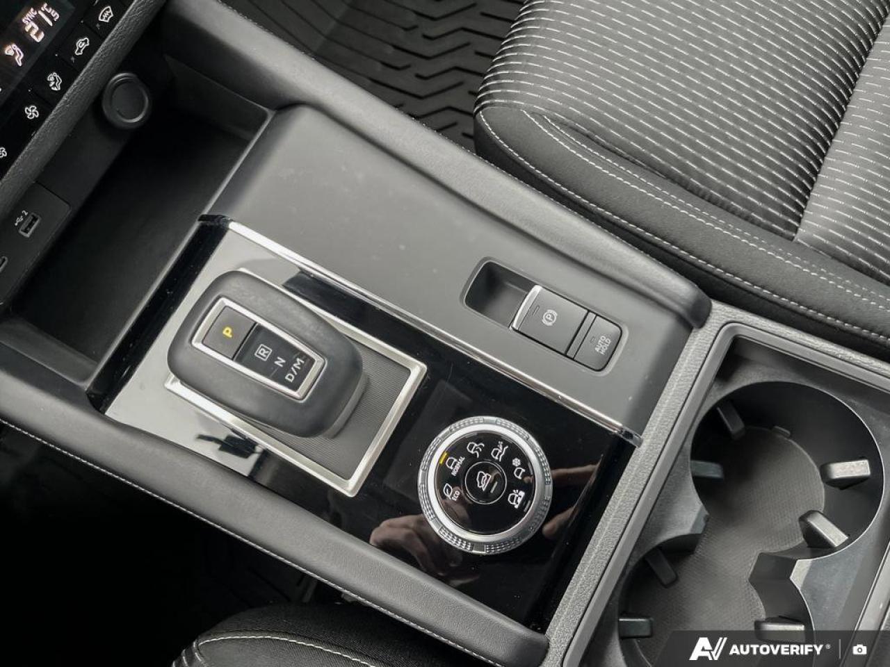 2022 Mitsubishi Outlander ES Photo