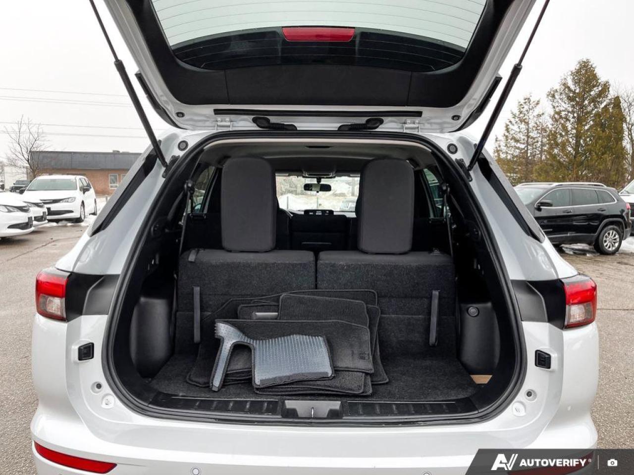 2022 Mitsubishi Outlander ES Photo