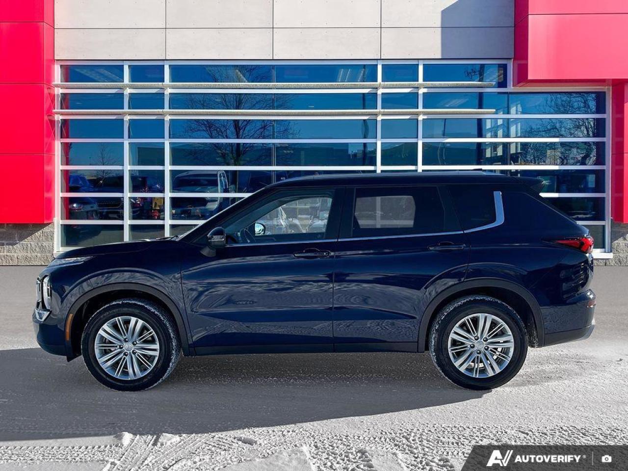 2024 Mitsubishi Outlander SE Photo