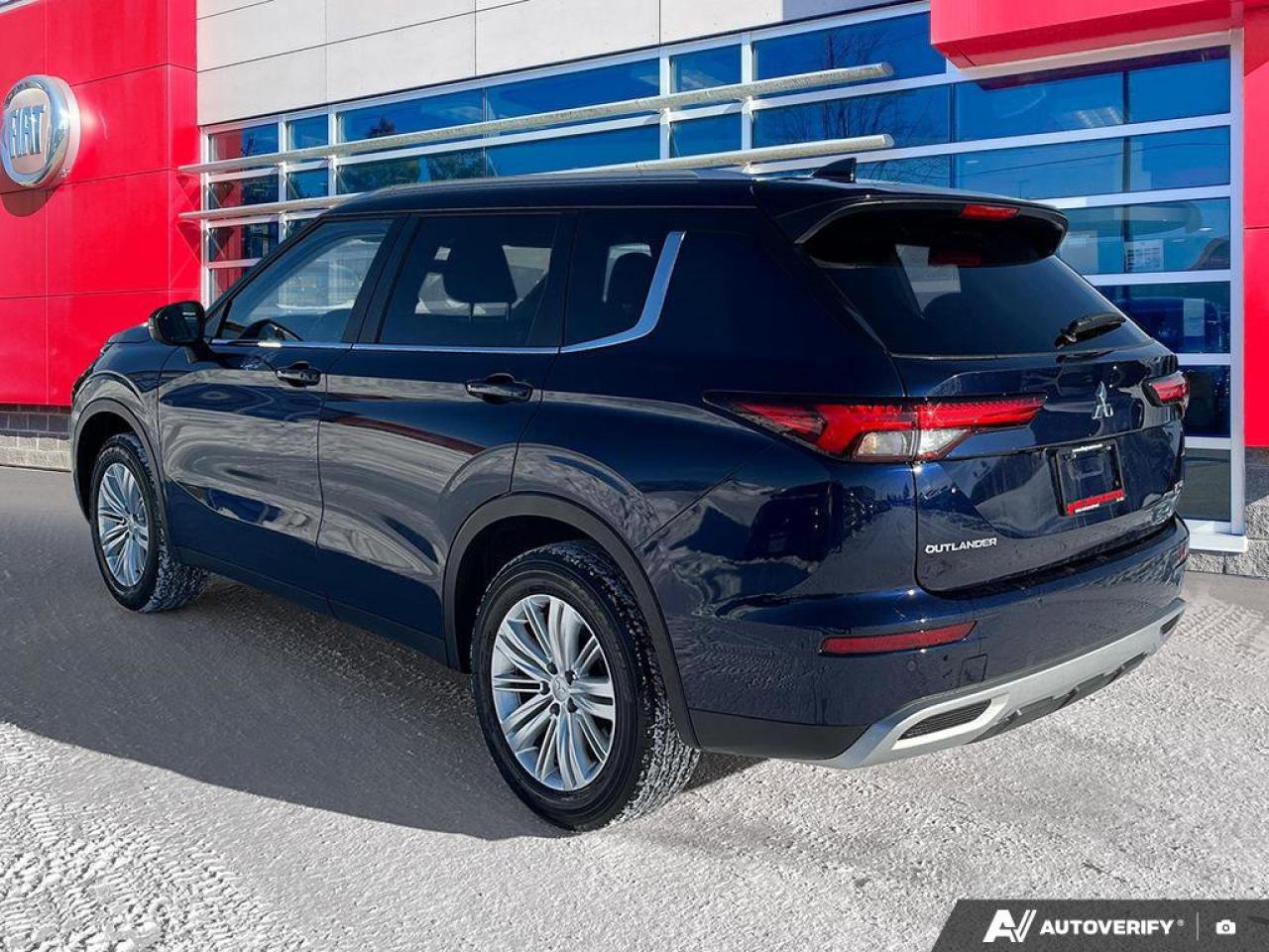 2024 Mitsubishi Outlander SE Photo2