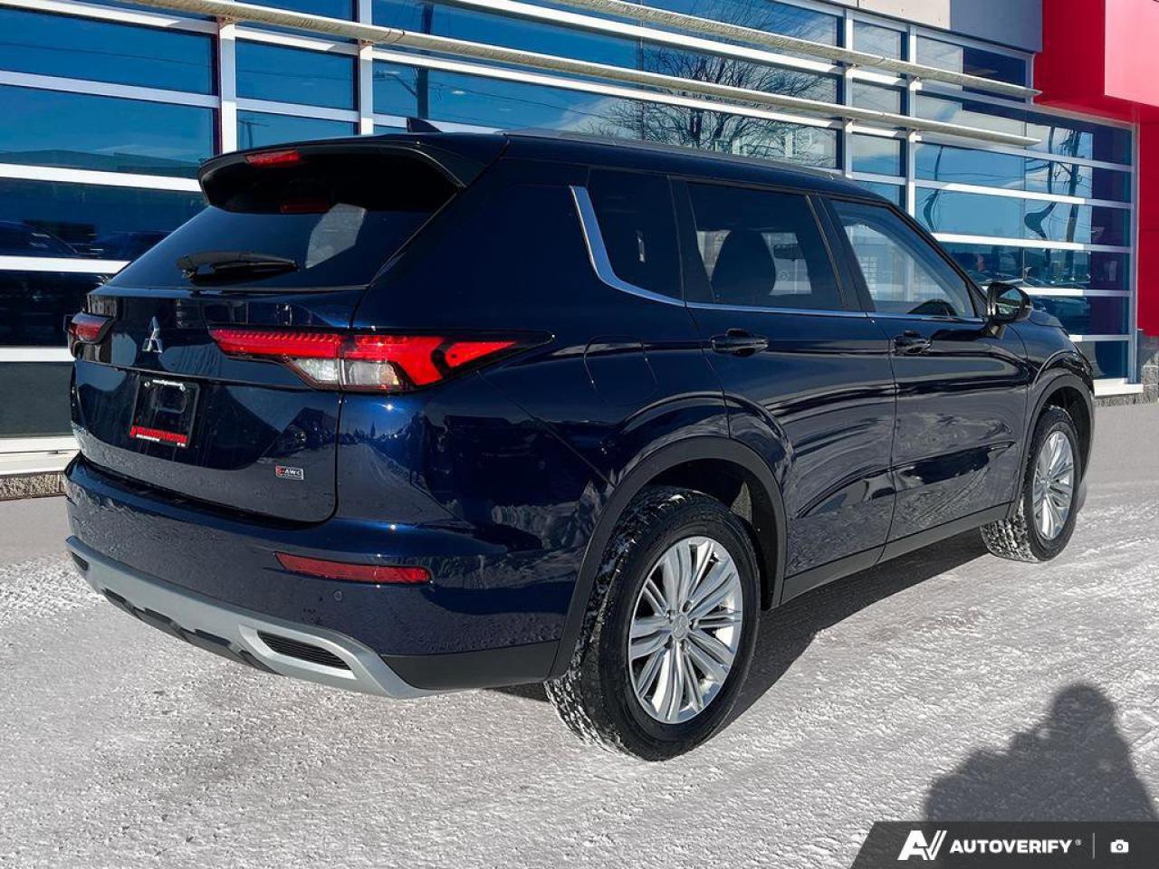 2024 Mitsubishi Outlander SE Photo4