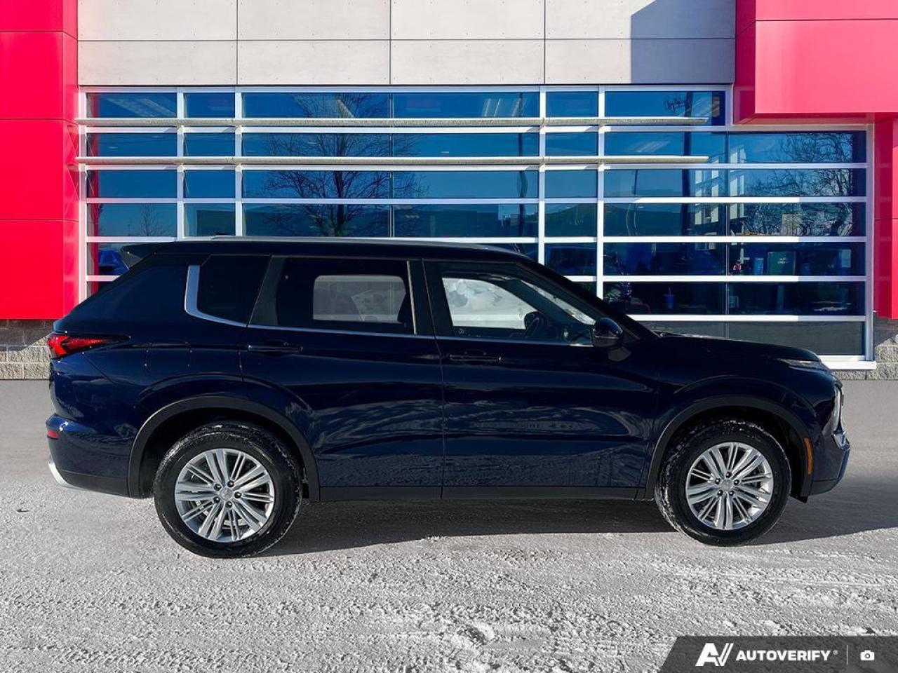 2024 Mitsubishi Outlander SE Photo