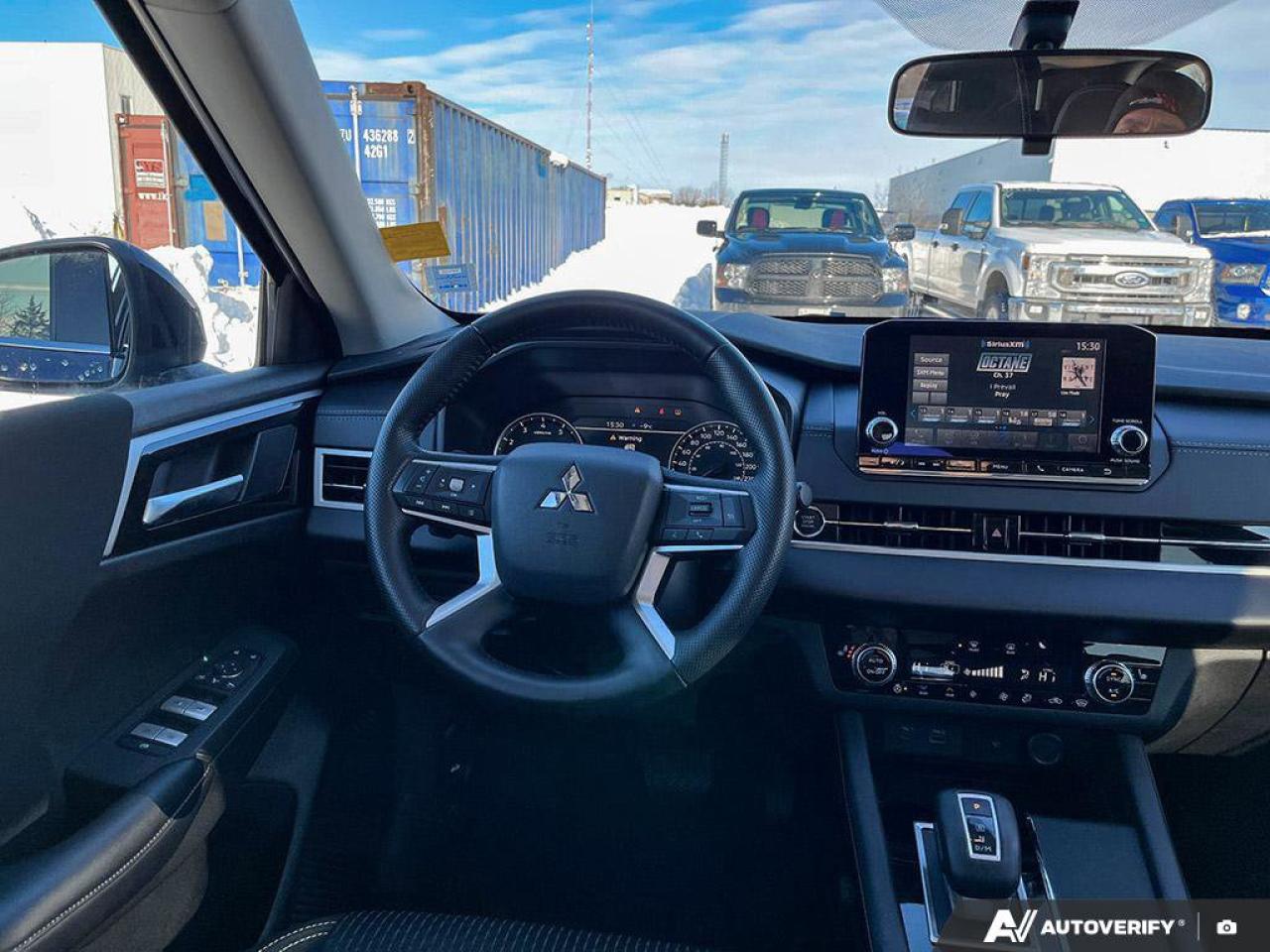 2024 Mitsubishi Outlander SE Photo