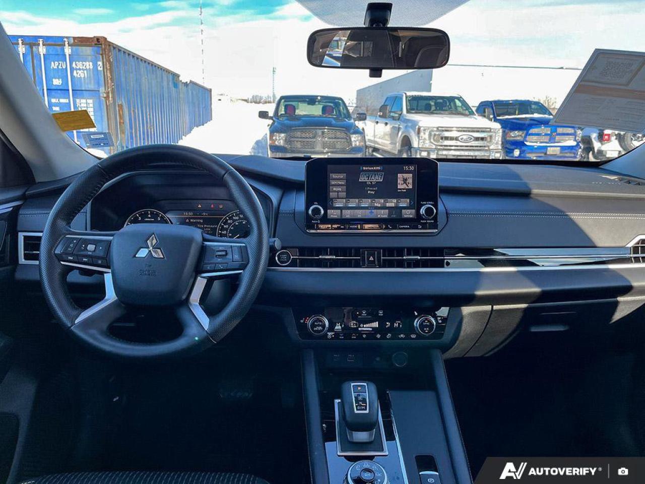 2024 Mitsubishi Outlander SE Photo