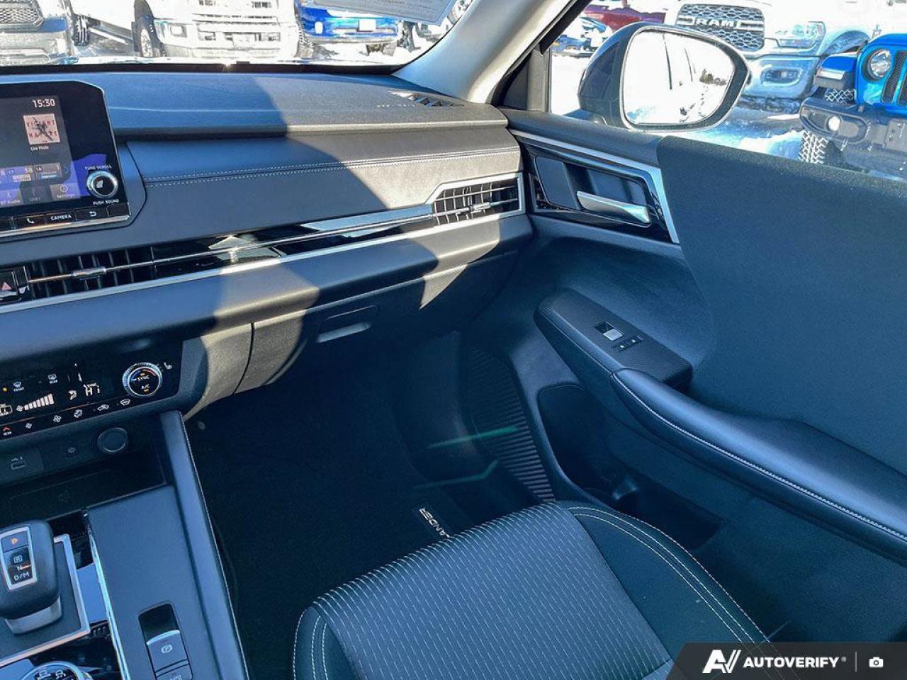 2024 Mitsubishi Outlander SE Photo