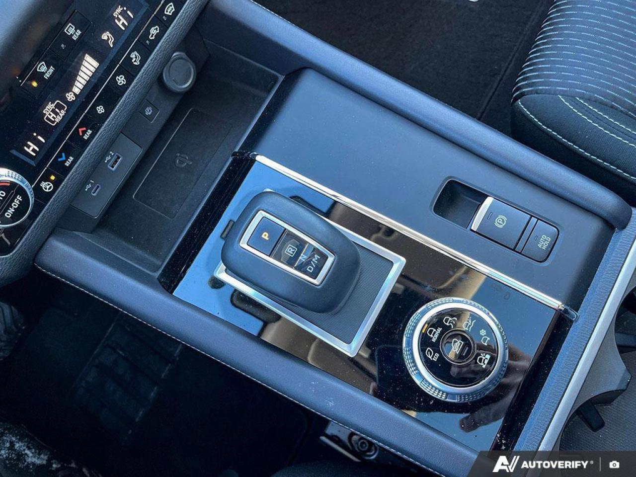 2024 Mitsubishi Outlander SE Photo