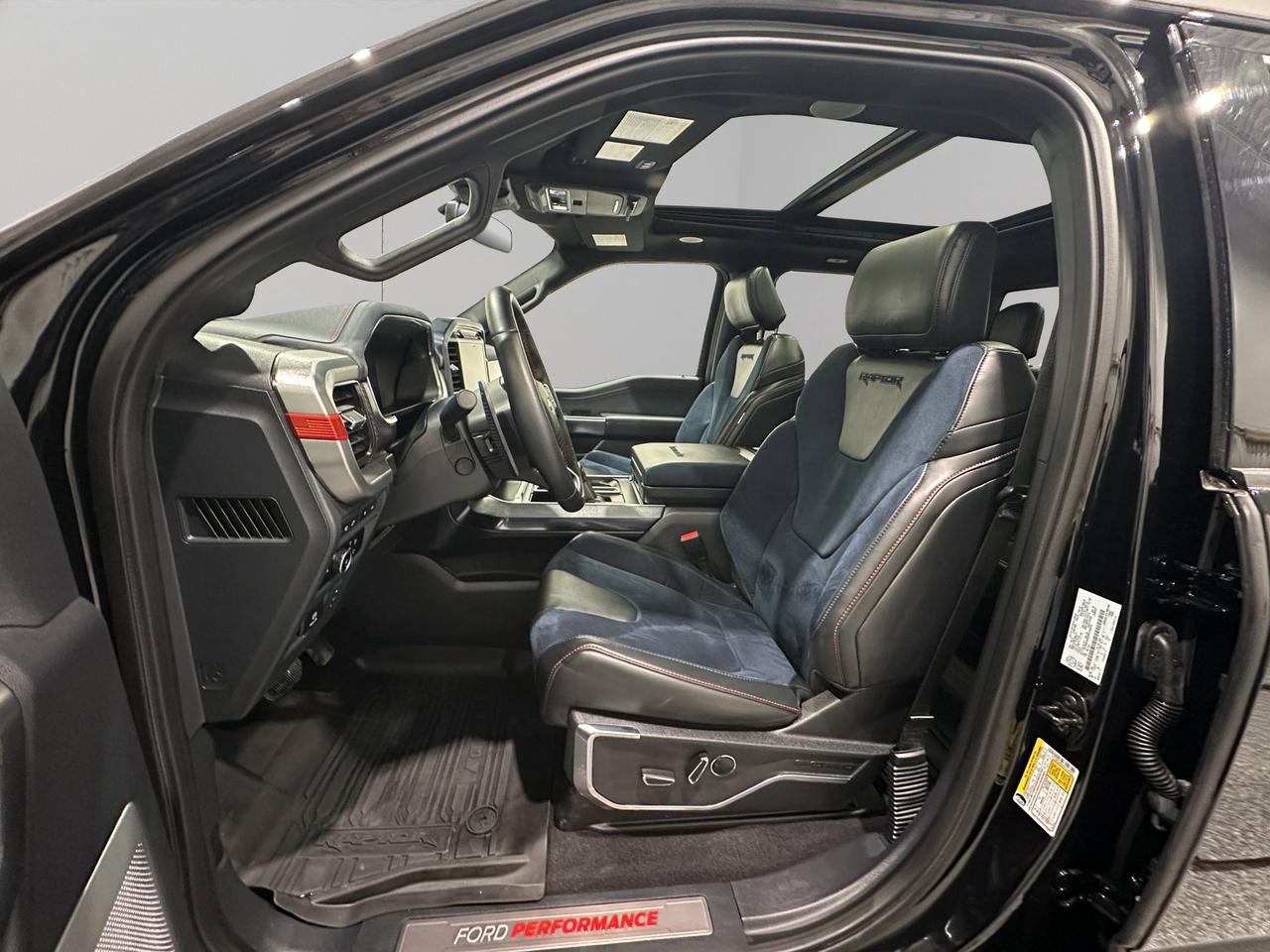 2023 Ford F-150 Raptor | Twin-turbo 3.5-liter EcoBoost V6 w/450hp | Fox Shocks | 5-Link Rear Suspension Photo