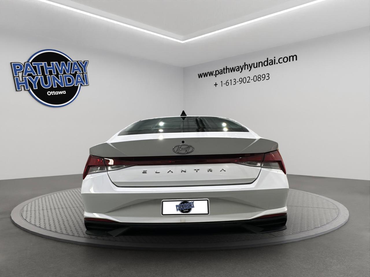 2023 Hyundai Elantra Preferred | Reverse Cam | Heated Seats Photo4