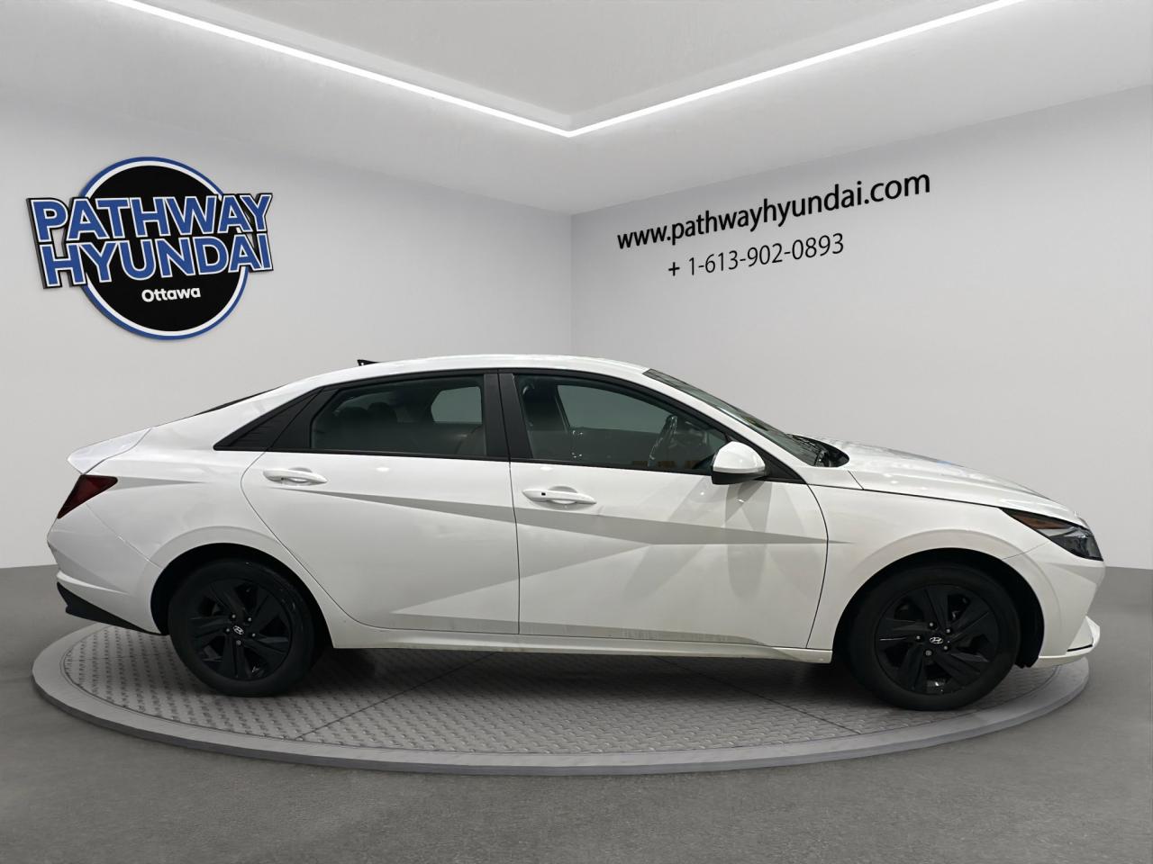 2023 Hyundai Elantra Preferred | Reverse Cam | Heated Seats Photo