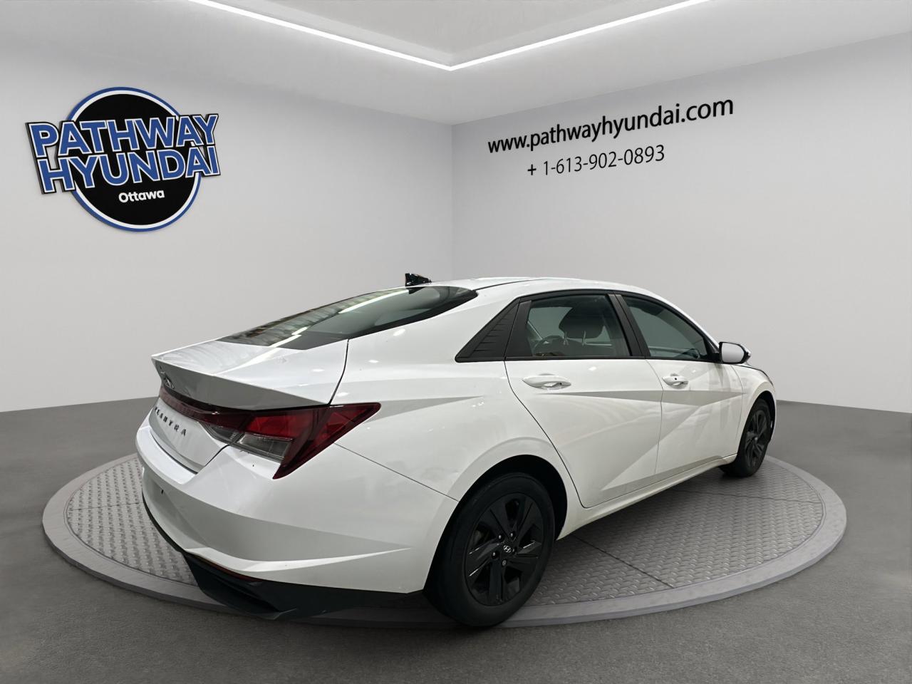 2023 Hyundai Elantra Preferred | Reverse Cam | Heated Seats Photo