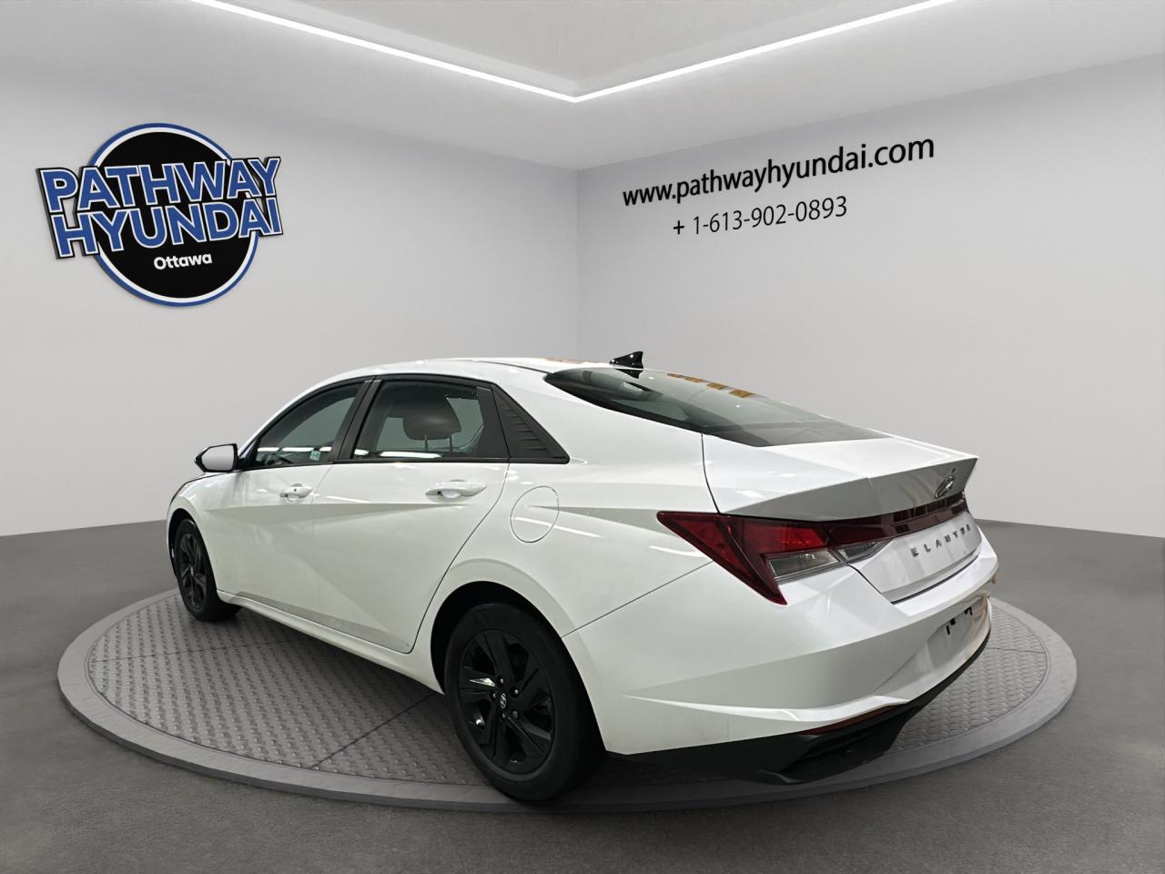 2023 Hyundai Elantra Preferred | Reverse Cam | Heated Seats Photo