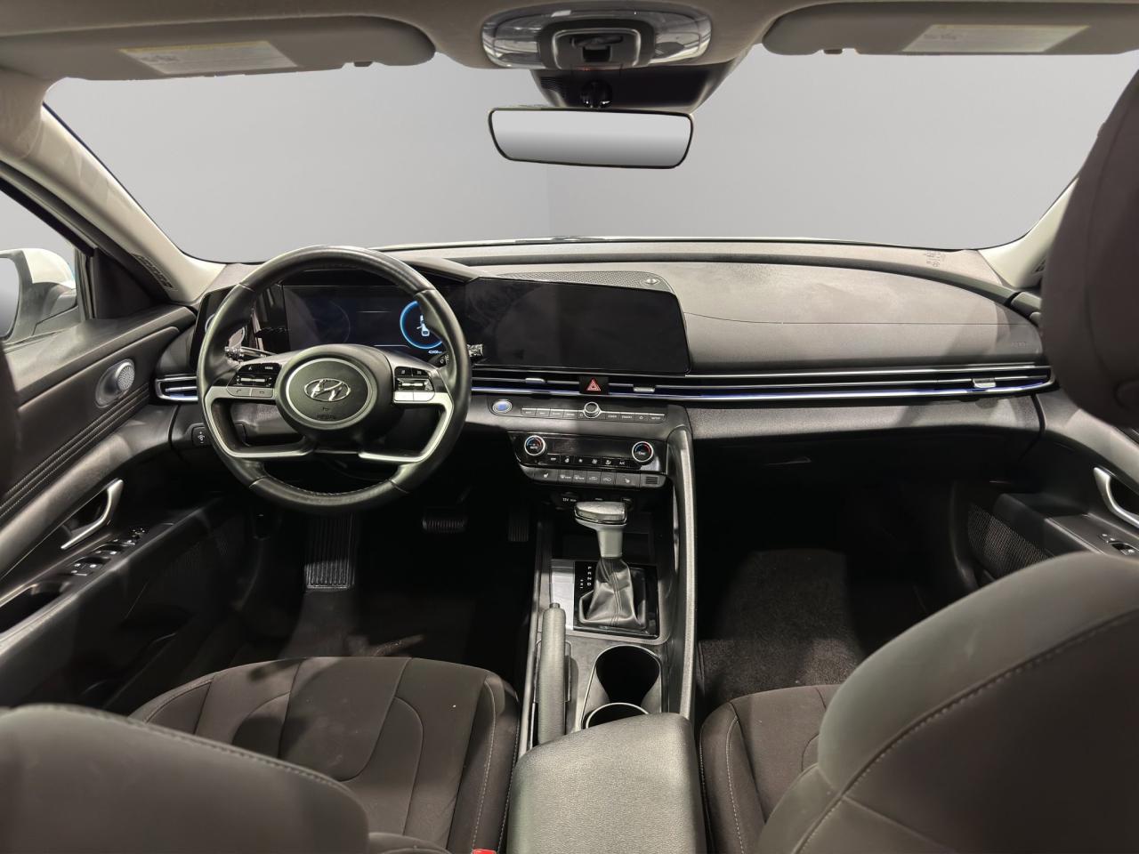 2023 Hyundai Elantra Preferred | Reverse Cam | Heated Seats Photo