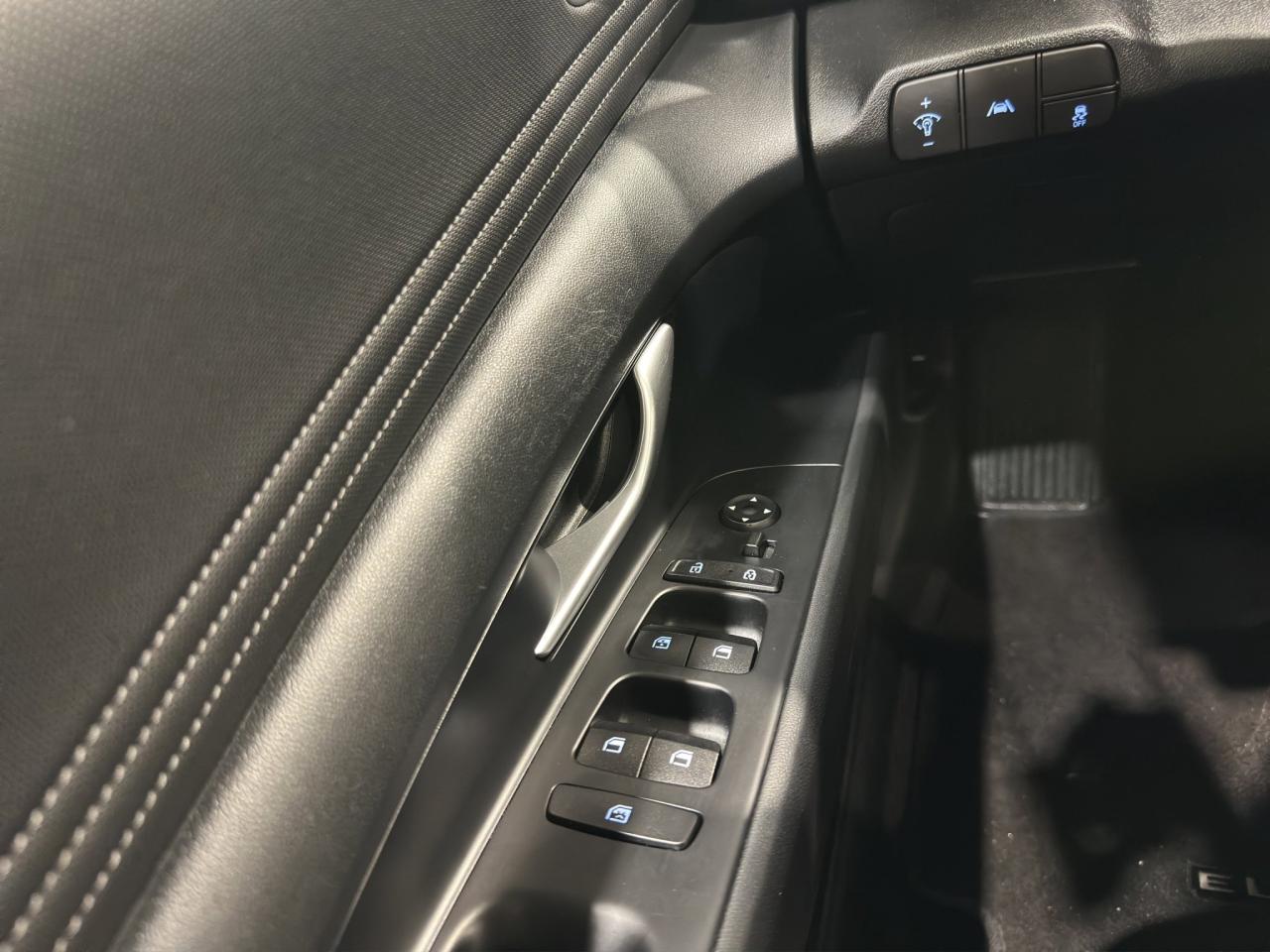 2023 Hyundai Elantra Preferred | Reverse Cam | Heated Seats Photo