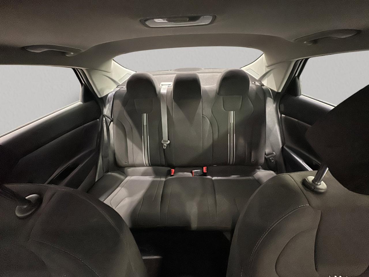 2023 Hyundai Elantra Preferred | Reverse Cam | Heated Seats Photo