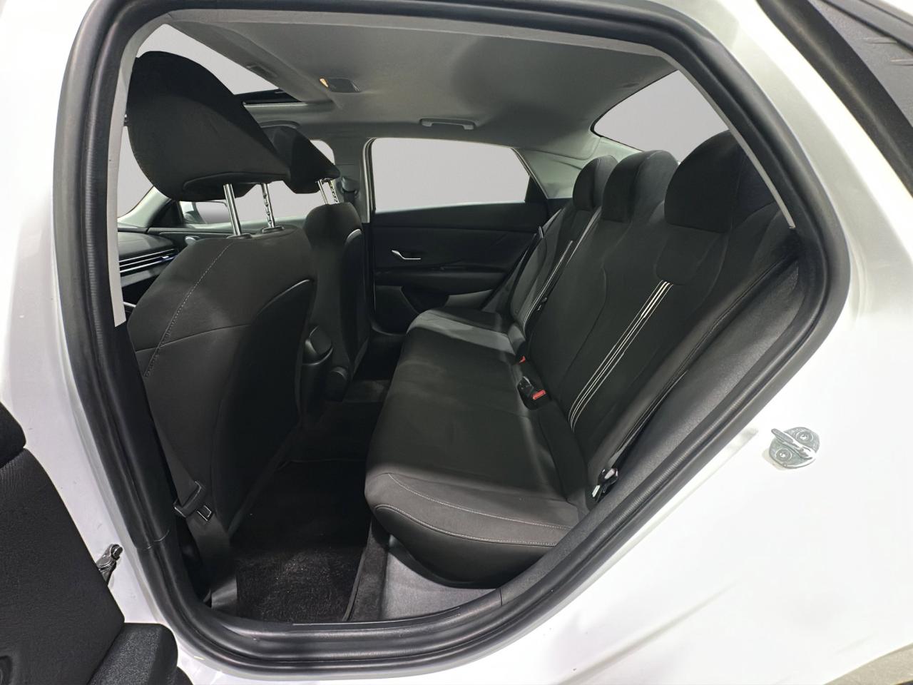 2023 Hyundai Elantra Preferred | Reverse Cam | Heated Seats Photo