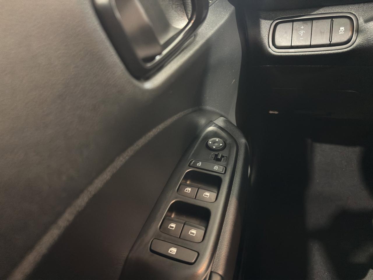 2023 Hyundai Venue Ultimate | Reverse Cam | Sunroof Photo