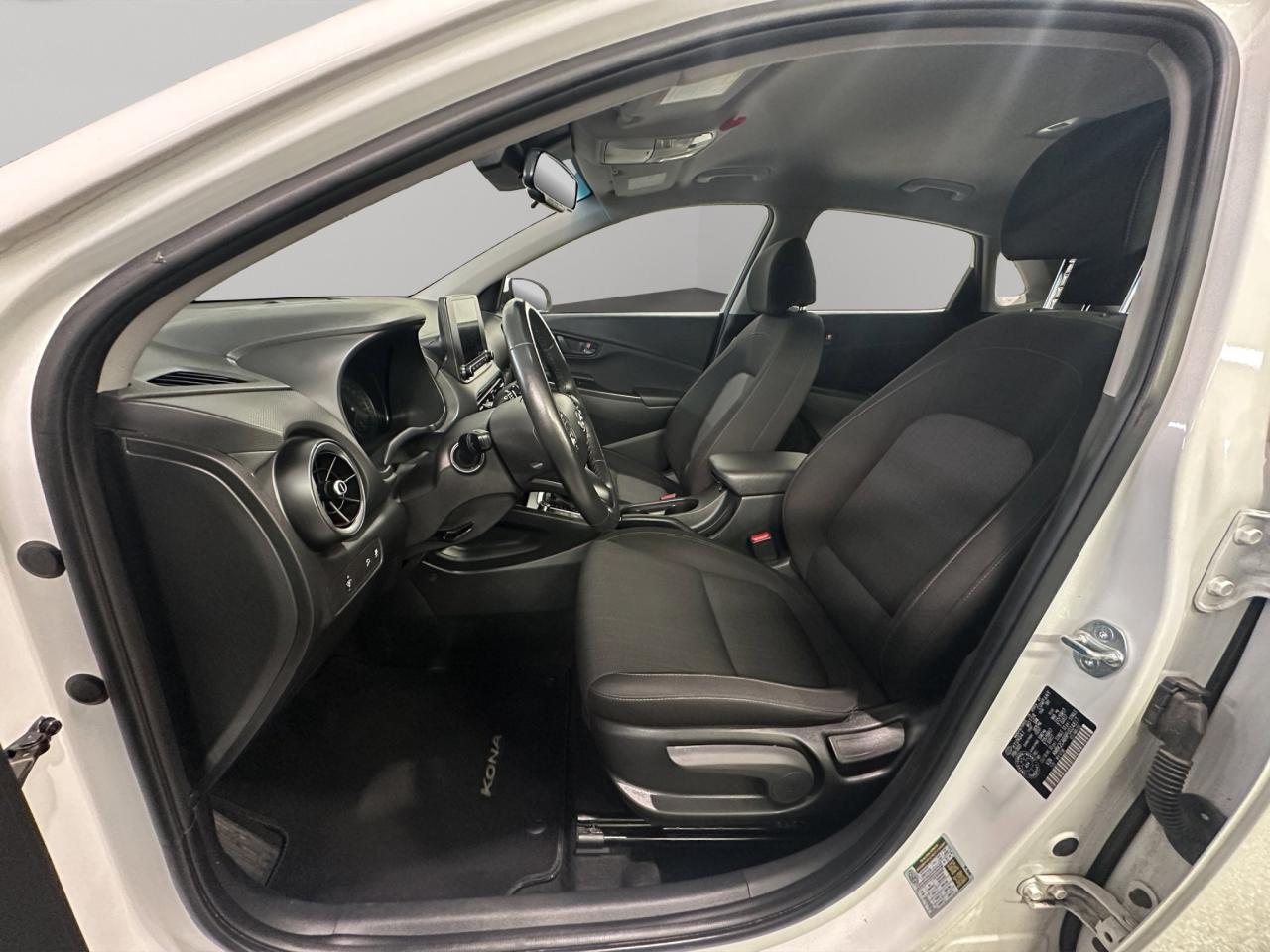 2023 Hyundai KONA Preferred | Reverse Cam | Heated Seats Photo