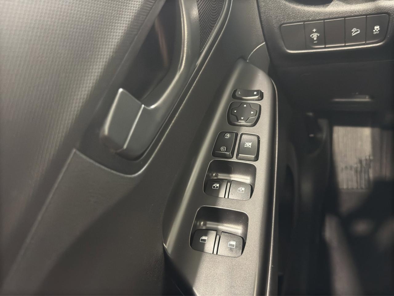 2023 Hyundai KONA Preferred | Reverse Cam | Heated Seats Photo