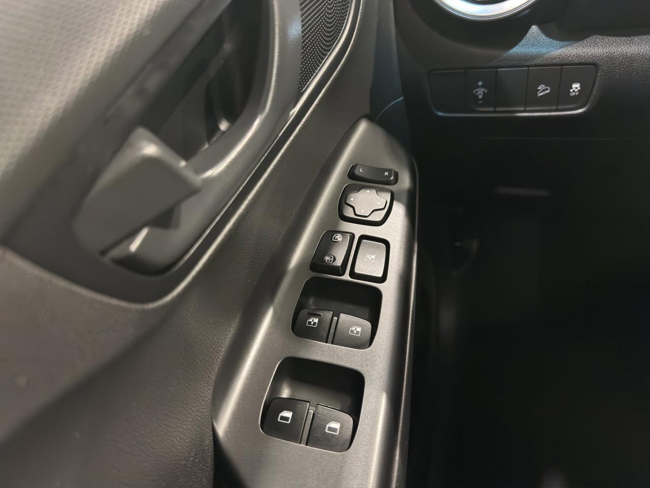 2023 Hyundai KONA Preferred | Reverse Cam | Heated Seats Photo