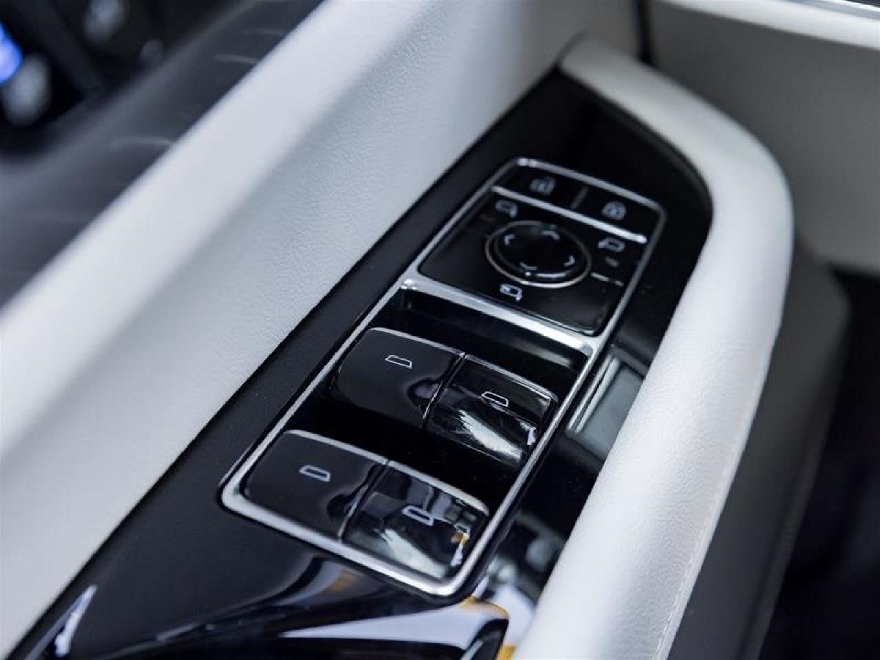 2026 Cadillac VISTIQ Luxury Photo