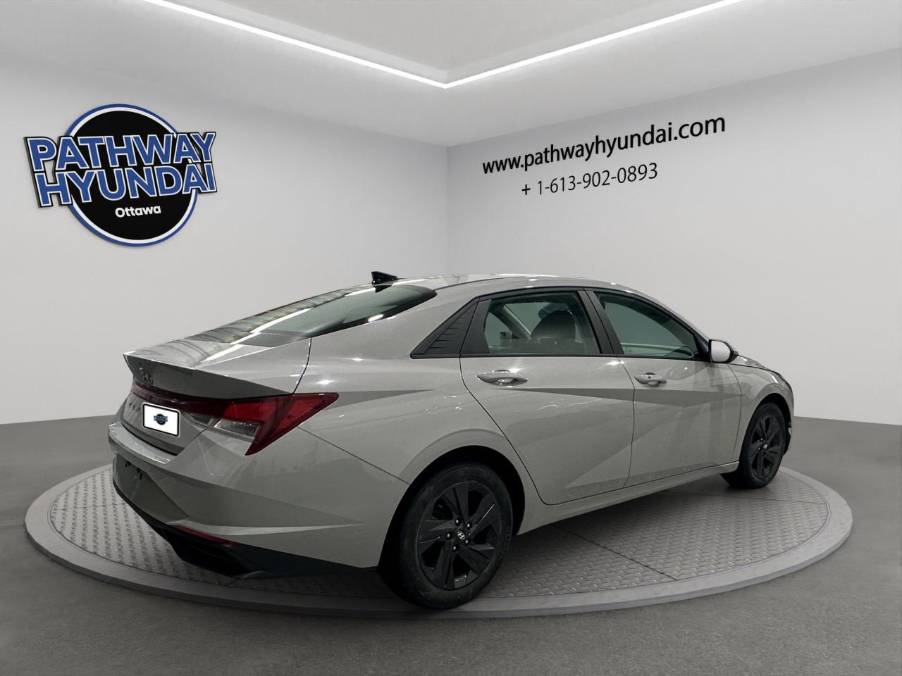 2022 Hyundai Elantra Preferred Photo3