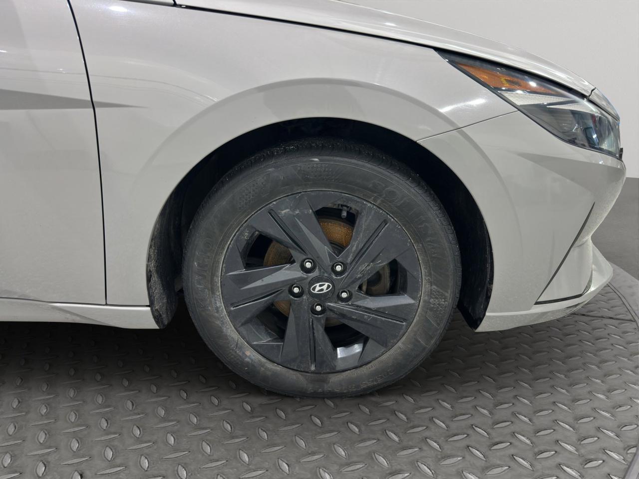 2022 Hyundai Elantra Preferred Photo