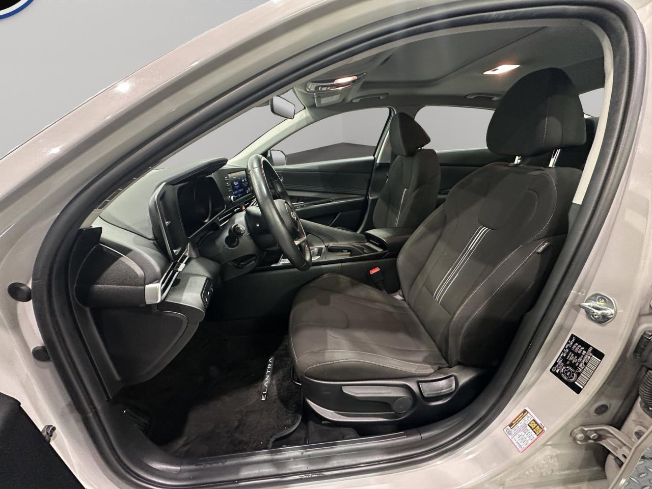 2022 Hyundai Elantra Preferred Photo