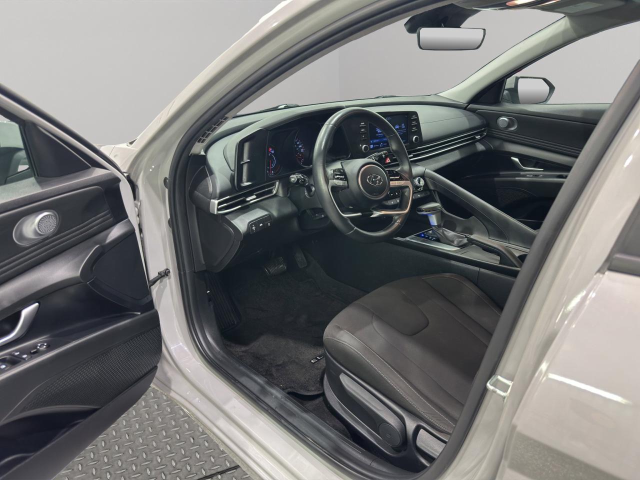 2022 Hyundai Elantra Preferred Photo